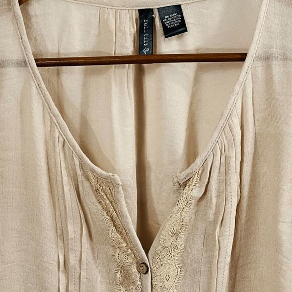 Full Tilt Blouse XS Beige 3/4 Sleeve Lace Pleated Boho Top - Picture 5 of 10